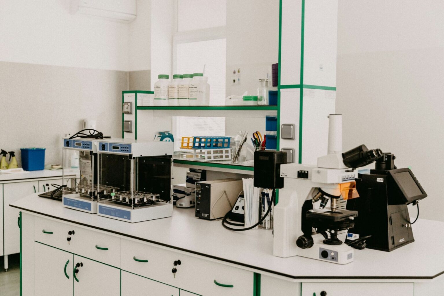 Laboratory equipment used in regenerative medicine